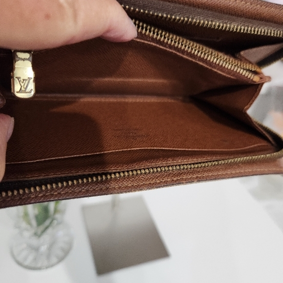 Louis Vuitton Brown Monogram Zip Around Wallet - Picture 10 of 10